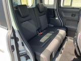 後部座席も気になるようなキズ・汚れやへたり等、大きなダメージはなく、良好な状態です。