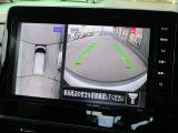 自車を真上から見下ろすように映し出すので周囲の状況が分かるアラウンドビューモニター搭載。フロントカメラとしても使用できます。車庫入れなど苦手な人の頼りになる助っ人です。