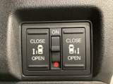 リアドアは乗り降りに便利な両側電動スライドドアです。また運転席に座っていながらスイッチ操作で自在にスライドドアを開け閉めできます。