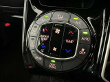 左右独立温度コントロールフルオートエアコンです。運転席、助手席それぞれで独立して温度設定ができます。冷え性の方が乗っても安心ですね♪
