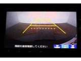 【バックカメラ】運転が苦手な方も車庫入れラクラクです!ギアをリバースに入れれば自動的に切り換わりますので、面倒な操作は不要です♪狭い駐車場もお車を傷つけず安心ですね!