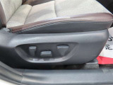 運転席は電動パワーシートです。