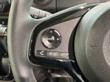 ステアリングにオーディオ操作スイッチが付いています。オーディオ画面に直接タッチしなくても操作が出来ますので、運転に集中できます。