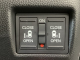 【両側パワースライドドア】両側がパワースライドドアになっており、運転席のスイッチやスマートキーでも開閉が可能です!開口部も広いので乗り降りも楽々♪