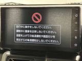 ディスプレイオーディオを装備。スマホとクルマをつなぐことで、これまでのナビに加えて、いろんなサービスが楽しめます。