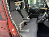 アームレスト付きの運転席(*&rsquo;&omega;&rsquo;*)