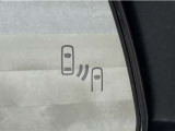 車線変更時の後方確認をアシストしてくれるブラインドスポットモニター!ドアミラーの死角を検知してくれるから車線変更もスムーズです。