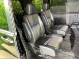 後部座席も気になるようなキズ・汚れやへたり等、大きなダメージはなく、良好な状態です。