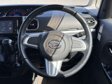 【純正革巻きステアリング】上質な革を使用することで、手にしっかり馴染みとても運転しやすいハンドルです♪