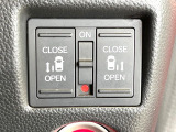 【両側パワースライドドア】スマートキーや運転席のスイッチで後席両側スライドドアの開閉が可能♪電動だから力を入れてドアを開ける必要が無く、小さなお子様でも簡単に開け閉めでき快適です♪