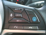 ハンドル右側 プロパイロットの操作スイッチ。高速道路での単調な渋滞走行や、長時間の巡航走行のイライラやストレスが減るので、ロングドライブがこれまで以上に楽しみになります♪