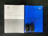 スマートキーは鍵をバッグに入れたままでもドアロックの開閉やエンジンのON・OFFができます。夜間や雨の日も鍵を探さなくて良いので便利です。