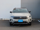 LEDマトリクスヘッドライト「IQ.LIGHT」を装備。フロントカメラで対向車や先行車を検知してLEDを個別で自在に点灯消灯の制御をし、最適な配光を可能にしたヘッドライトシステムでございます