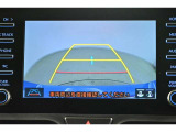 バックガイドモニターで、後方を確認しながら安心して駐車することができます。運転初心者も熟練者も必須の機能ですよ!