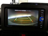 バックガイドモニターで、後方を確認しながら安心して駐車することができます。運転初心者も熟練者も必須の機能ですよ!