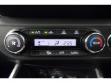 ★エアコンはオートタイプが装着済みです!オートモードにしておけば、車内温度を設定するだけで風の料や吹き出し口の切り替えを機械が行ってくれます!一年中快適な環境を作れますよ♪