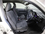 ゆったり室内で運転もしやすいです♪使い勝手の良い配置も考えられています!!