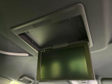 【フリップダウンモニター】大画面モニターで後席でもエンタメをお楽しみいただけます。小さなお子様にも大人気の装備です♪