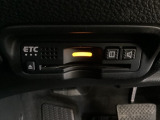 ハンドルの左下にETCがついています。高速道路の料金所の通過も楽々です!。 カードの取り出しもしやすい場所についています。