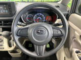 インテリアに合わせたデザインのステアリングは、運転される方のことも考え、運転しやすい形状、大きさです。是非一度、実際に触ってお確かめください。