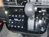 オートエアコン付きなので、温度を設定するだけで車内を快適にしてくれます!