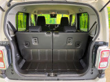 普段のお買い物や通勤、送迎等に十分な荷室スペースを確保しております。セカンドシートを倒すと、大きな荷物の積載も可能です♪
