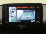パノラミックビューモニター搭載。カメラで車両周囲の状況を映し出すため、狭い場所での駐車などに役立ちます。