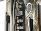 【パワーウインドウ】運転席のスイッチで、各席の窓ガラスの開閉ができます!あると便利ですよね!