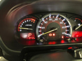 走行距離たったの11842キロになります。見やすいスピードメーターになりますね。