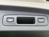 【パワーバックドア】スマートキーや運転席のボタンを押すだけでリアゲートが自動で開閉します!荷物を持っている時や、高い位置にあるバックドアを閉める際に便利な機能です♪