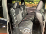 後部座席も気になるようなキズ・汚れやへたり等、大きなダメージはなく、良好な状態です。