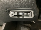ハンドルの左下にETCがついています。高速道路の料金所の通過も楽々です!。 カードの取り出しもしやすい場所についています。