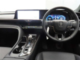 ぜひ展示車の運転席に座ってみてください。
