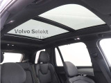 屋根一面まるごととも言える特大サイズのチルトアップ機構付電動パノラマ・ガラス・サンルーフ。晴天時はもちろん、雨天・曇天時にもシェードを開けることで常に開放的な車内空間を実現させてくれます。