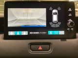 バックでの車庫入れも安心です! リアカメラが付いているバックモニター付のナビディスプレーを装備しております。バンパーについているソナーや、操作線もついており距離感も画面から確認できます。