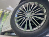 【純正17インチアルミホイール】外観にマッチした純正アルミホイールを装着しております。各種社外アルミホイールや、スタッドレスタイヤも取扱いしております。是非ご相談ください♪