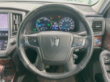 【純正革巻きステアリング】上質な革を使用することで、手にしっかり馴染みとても運転しやすいハンドルです♪