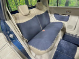 後部座席も気になるようなキズ・汚れやへたり等、大きなダメージはなく、良好な状態です。