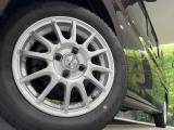 【14インチアルミホイール】外観にマッチしたアルミホイールを装着しております。各種アルミホイールや、スタッドレスタイヤも取扱いしております。是非ご相談ください♪