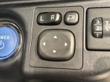 狭い駐車場で便利な電動格納ドアミラーが付いています。