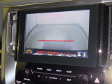 バックモニターも装備しております。バックギアに入れるとナビ画面に車の後方が映し出されます。これで後方確認も安心!