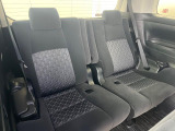 3列目シートはもちろん状態良好☆大人でもゆったりと座って頂けますので、大人数でのお出かけもラクラクです♪ご家族で、気の知れた仲間で、ドライブに行くのが楽しみですね♪