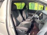 運転席シート廻りは使用感も少なく、良好な状態となっています。前オーナー様が丁寧に使っていたことがよくわかりますね。