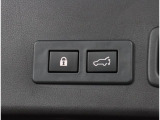 電動パワーリヤゲート搭載!ボタン一つで操作が可能で、キーレスエントリーや車内からも操作が可能な便利な機能です!!またメモリー機能もあり、狭い場所などでの開閉の際にも便利な機能です!