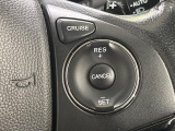 【クルーズコントロール】高速道路もラクラク走行。アクセルを離しても一定速度で走行ができ、長距離運転時の負担を軽減!加速・減速も簡単なスイッチ操作で調整できます。