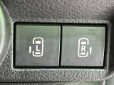 【両側パワースライドドア】スマートキーや運転席のスイッチで後席両側スライドドアの開閉が可能♪電動だから力を入れてドアを開ける必要が無く、小さなお子様でも簡単に開け閉めでき快適です♪