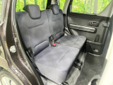 後部座席も気になるようなキズ・汚れやへたり等、大きなダメージはなく、良好な状態です。