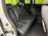 後部座席も気になるようなキズ・汚れやへたり等、大きなダメージはなく、良好な状態です。