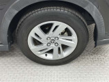 外観にマッチした純正アルミホイール装着しています。各種社外アルミホイールやスタッドレスタイヤも取扱いしております。是非ご相談ください♪