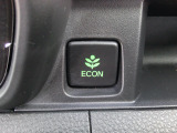 葉っぱマークのECONスイッチ!スイッチをONにするだけで、エンジンやエアコンなどを協調制御。燃費の向上に貢献します!